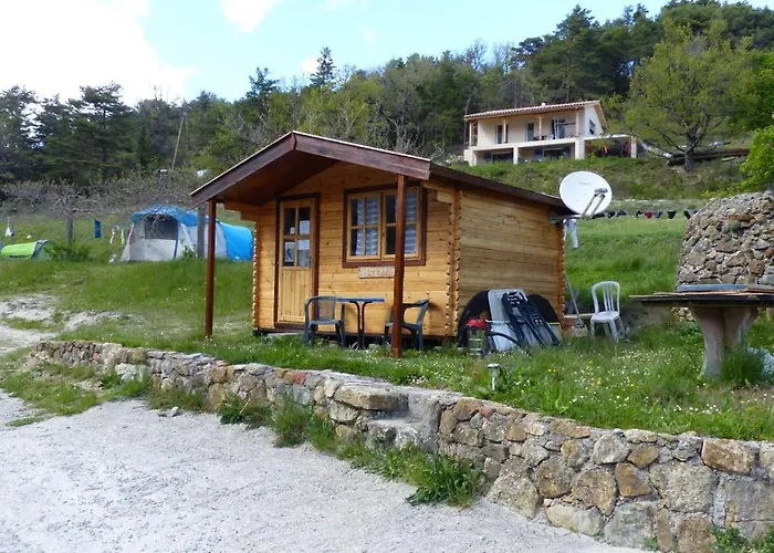 Les Cabanes De Bourras
