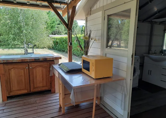 Mobil Home Sur Grand Terrain Cloture Et Arbore