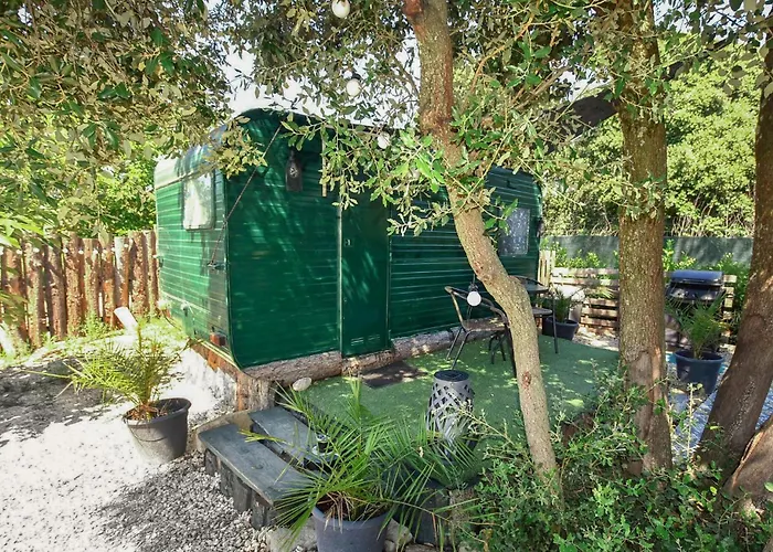 Cozy Stacaravan In Pernes-Les-Fontaines