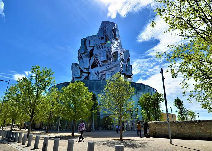 Beautiful Stacaravan In Raphele-Les-Arles