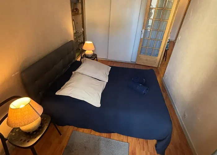 Room For Nudists Near Nice Port In A Shared Apartment