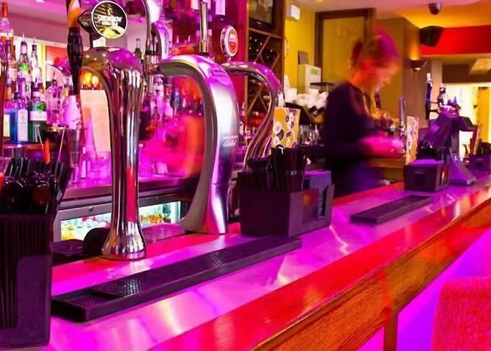 The Lounge Hotel & Bar