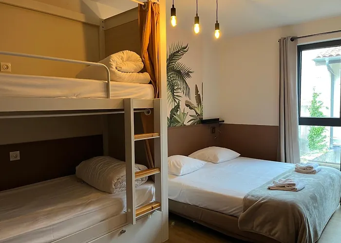 Georges Hostel&Café