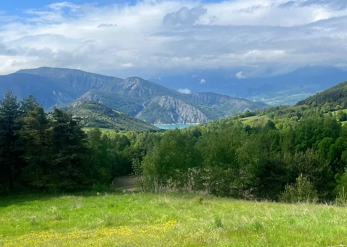 Villages De Chalets Et Camping La Pierre De L'Aigle