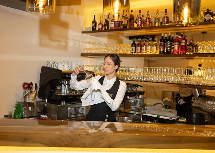 Hotel Vagabundo - Newly Renovated, 100M From Beach, Pool & Breakfast