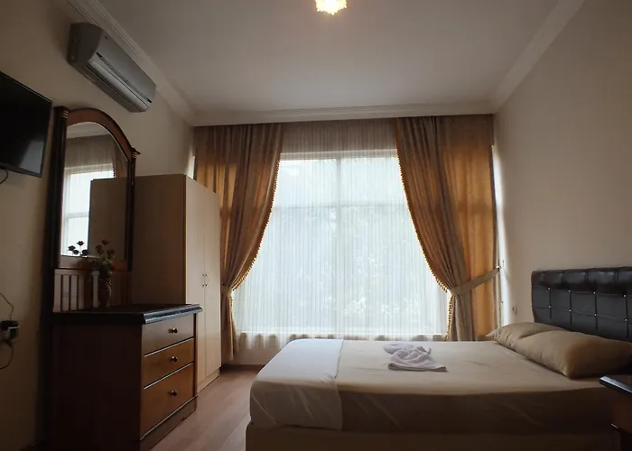 Uyar Palace